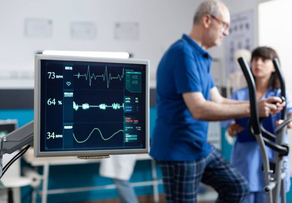 close-up-of-heart-rate-monitor-measuring-heartbeat-2023-11-27-05-08-51-utc